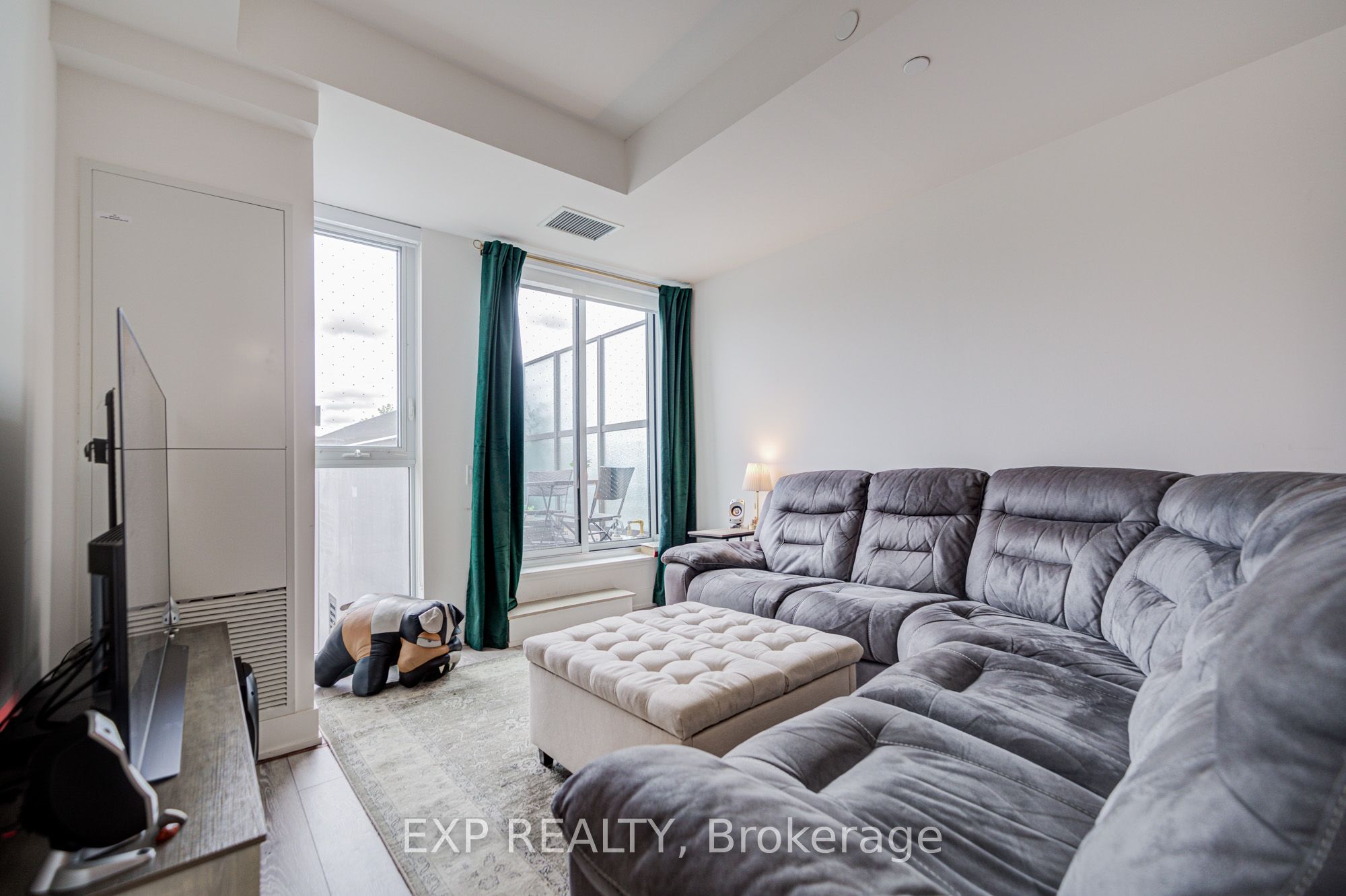 1285 Queen Street E 211