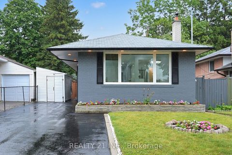 Photo of 7 Stoney Creek Drive, Toronto, ON M1E 3L2 (MLS # E12632134)