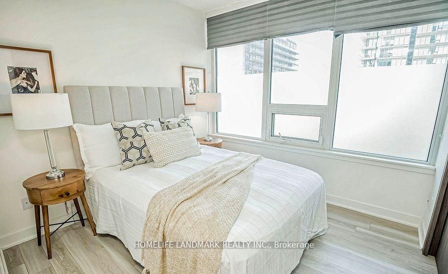 19 Bathurst Street 605