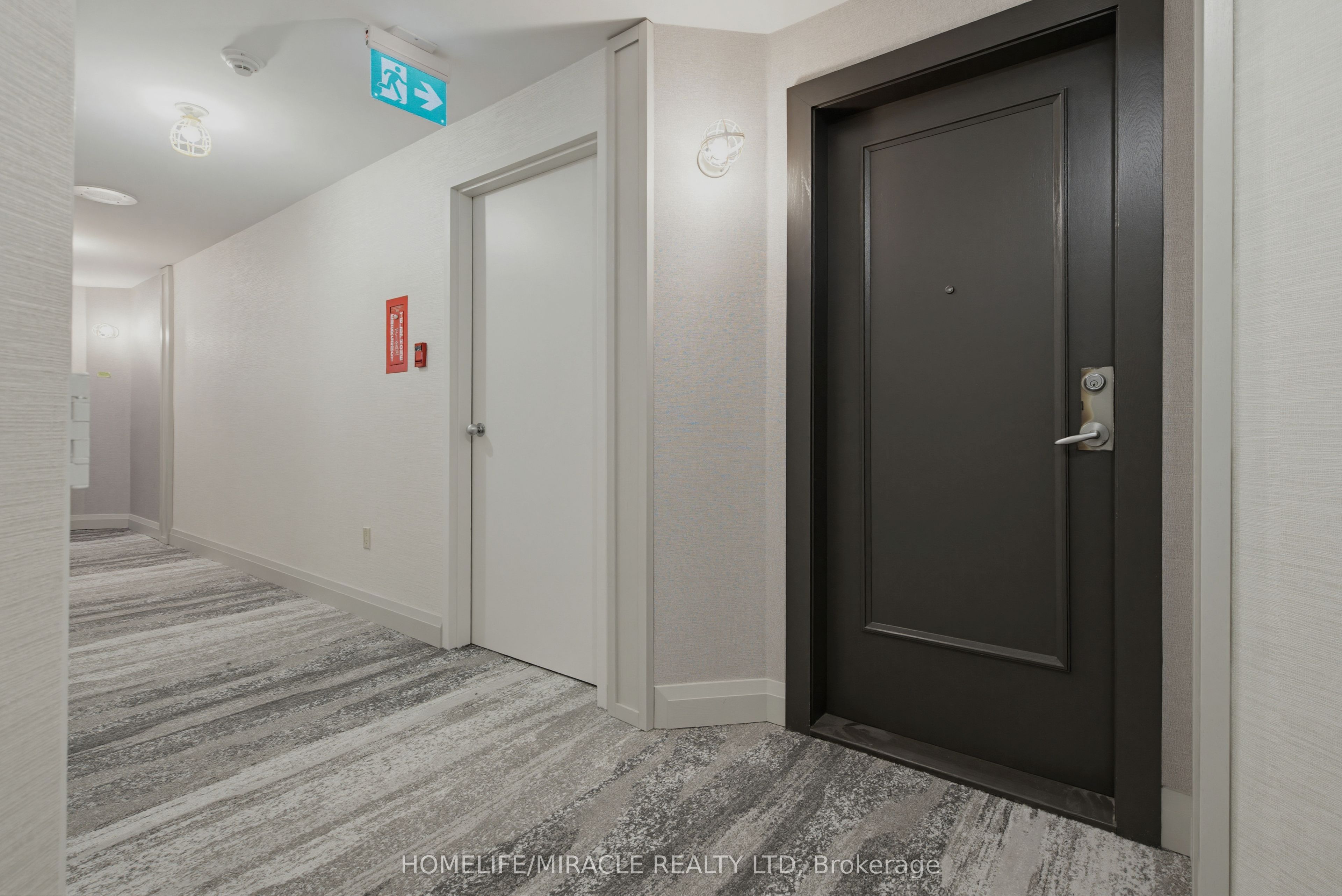 7250 Yonge Street PH211