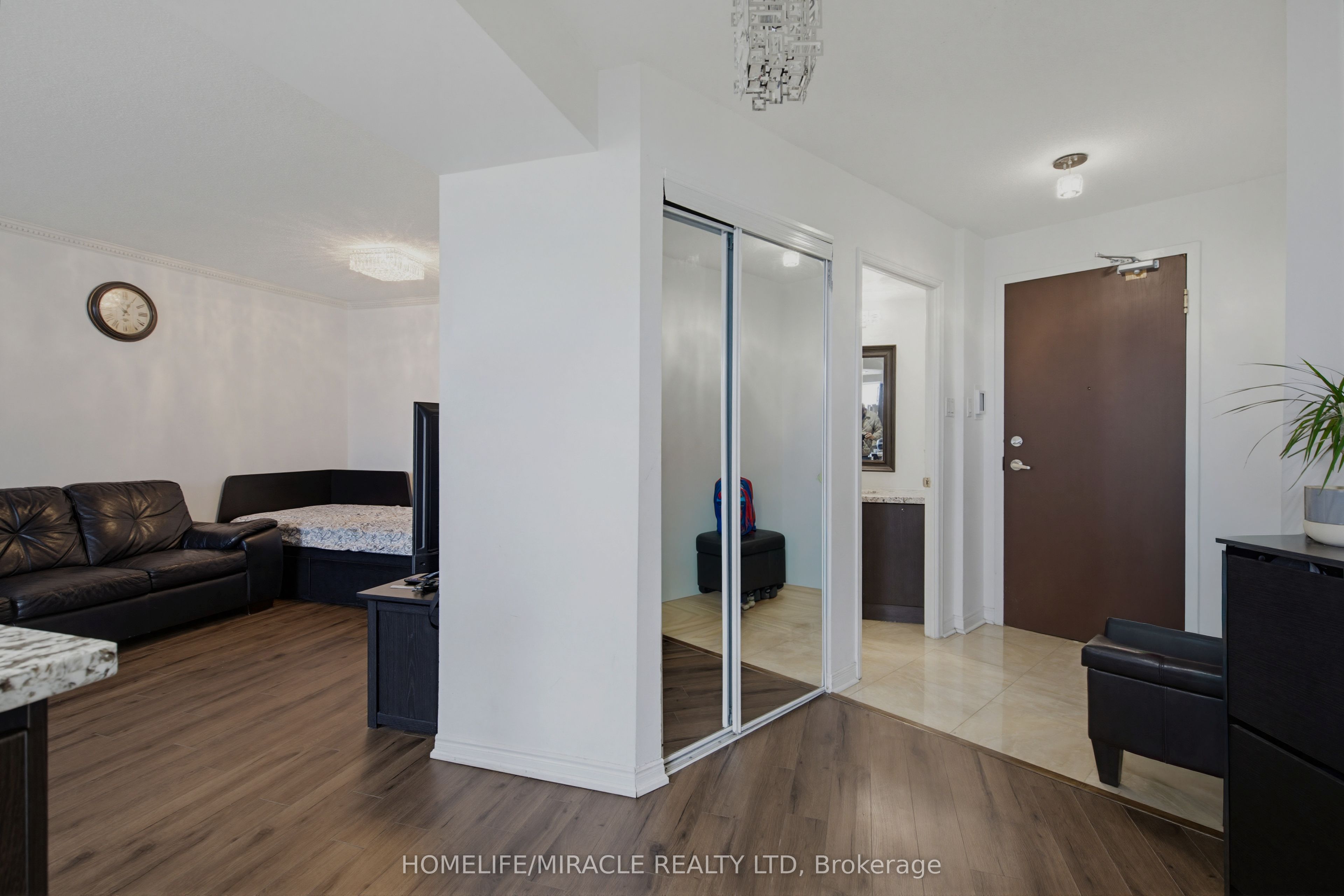 7250 Yonge Street PH211