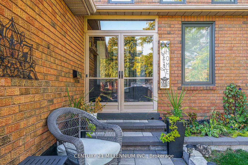 Photo of 28 Bristol Avenue, Brampton, ON L6X 2B3 (MLS # W13079202)