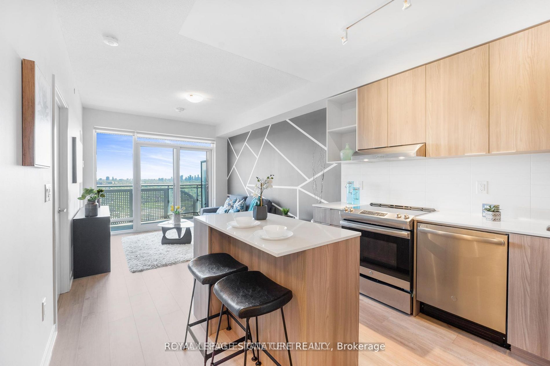 2520 Eglinton Avenue W 1813