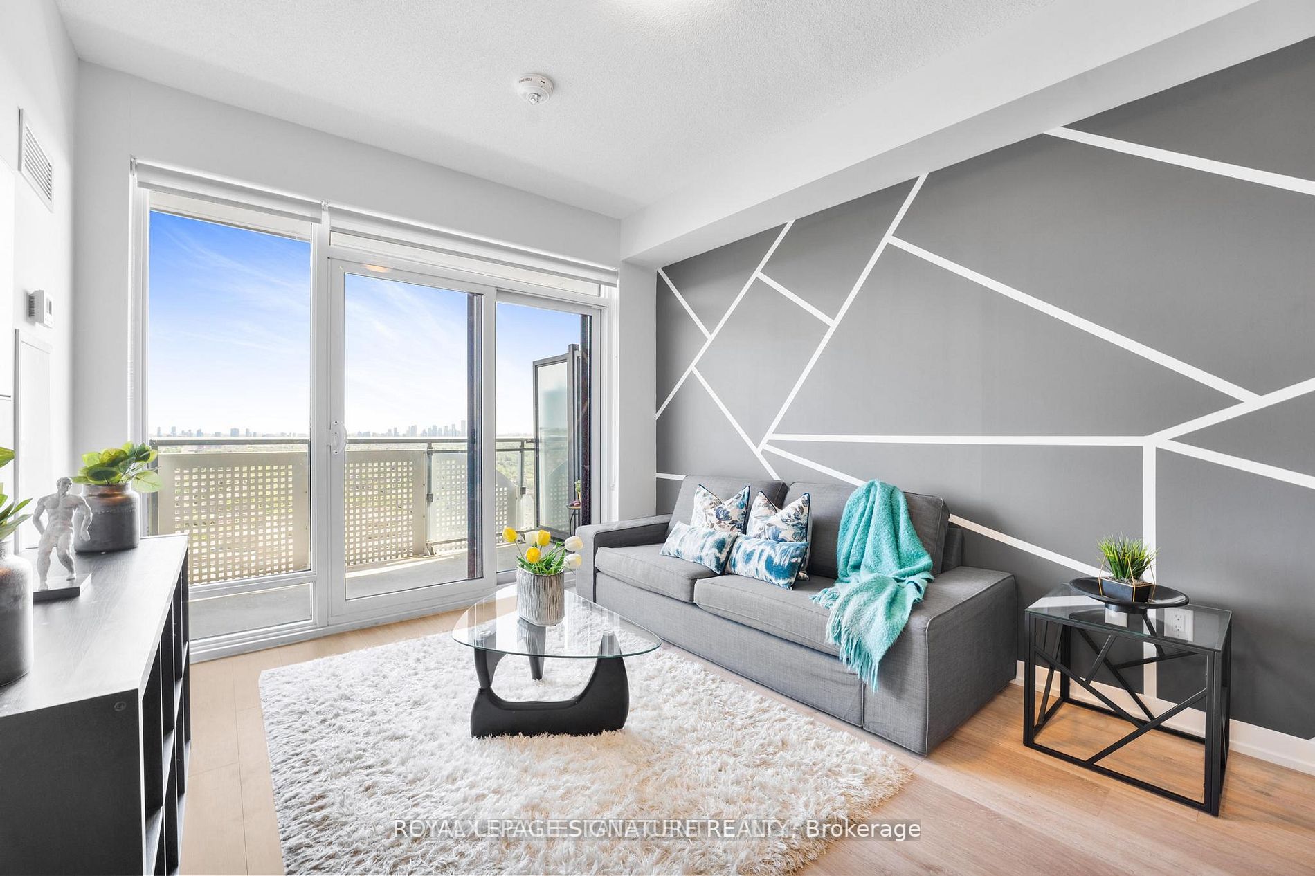2520 Eglinton Avenue W 1813
