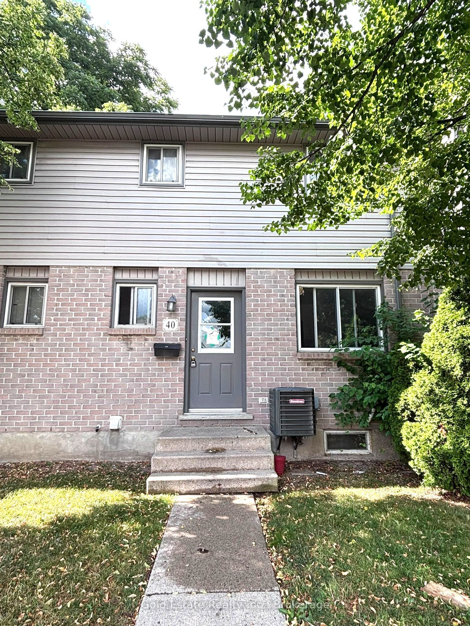 Photo 1 of 19 — 490 Third Street 40, London East, ON N5V 4A2