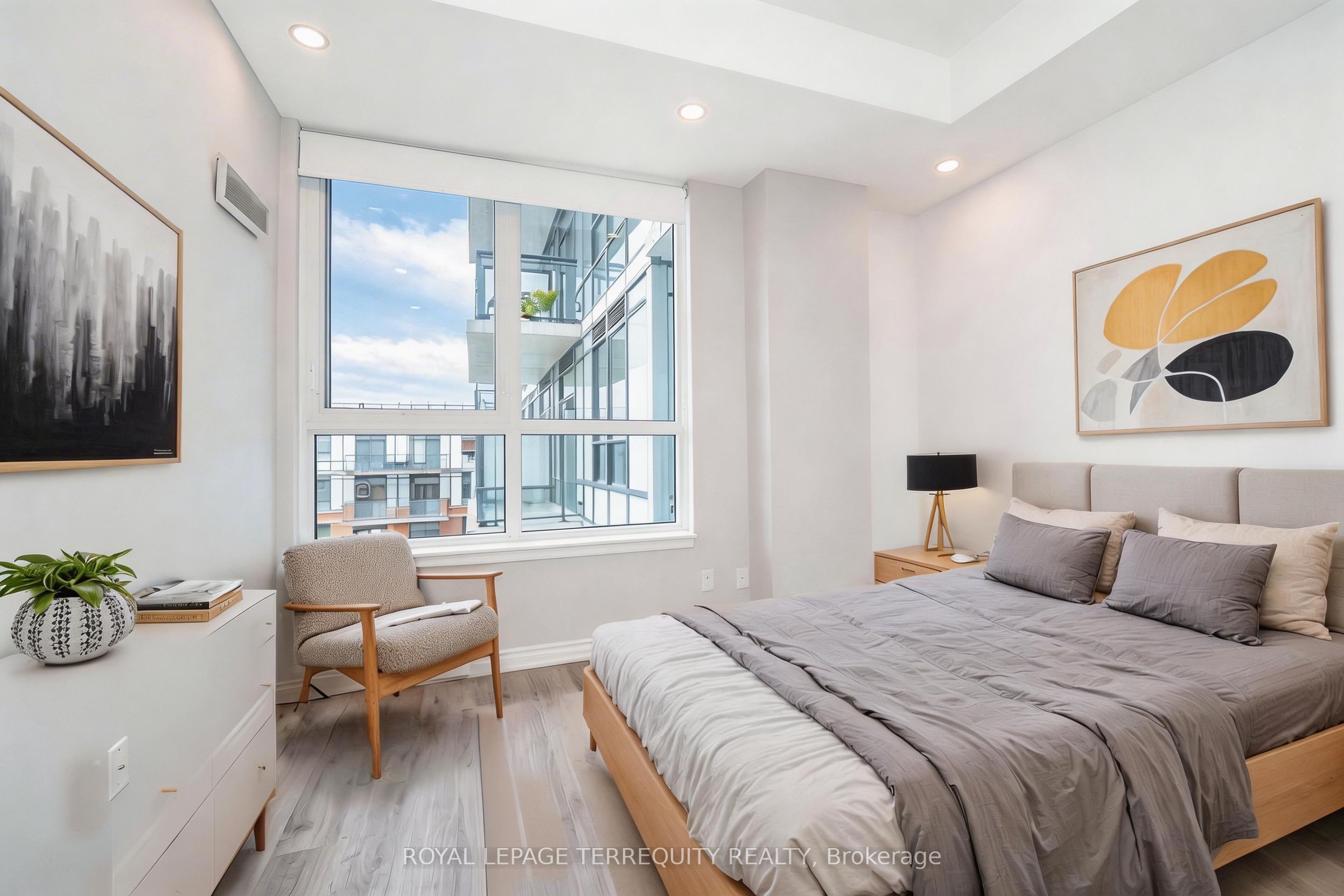 11611 Yonge Street 728