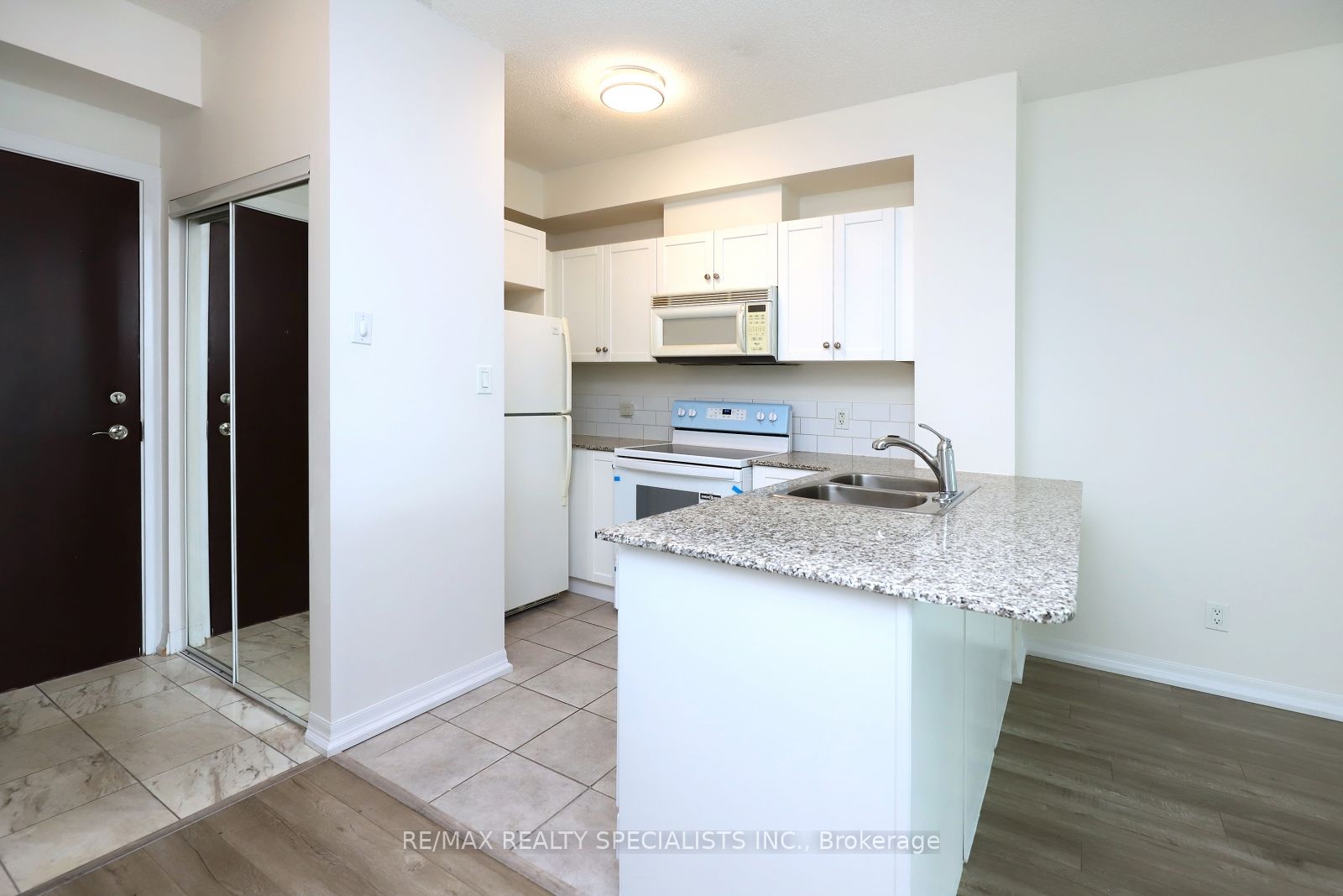 1359 Rathburn Road E 508