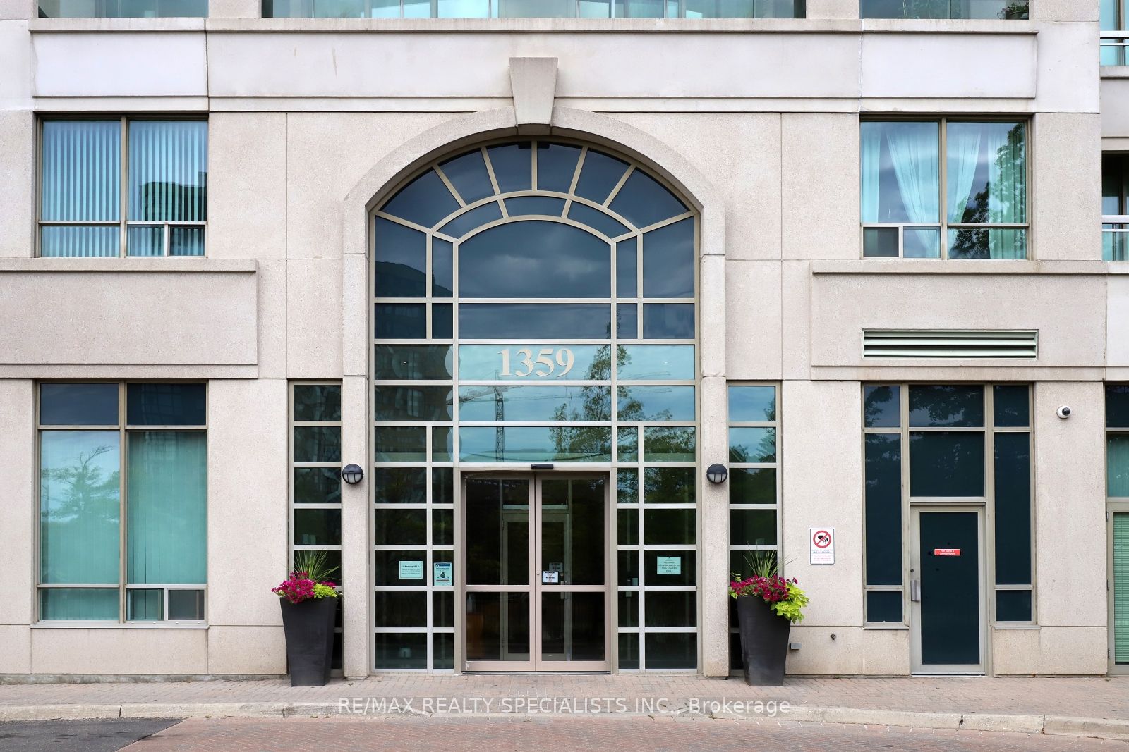 1359 Rathburn Road E 508