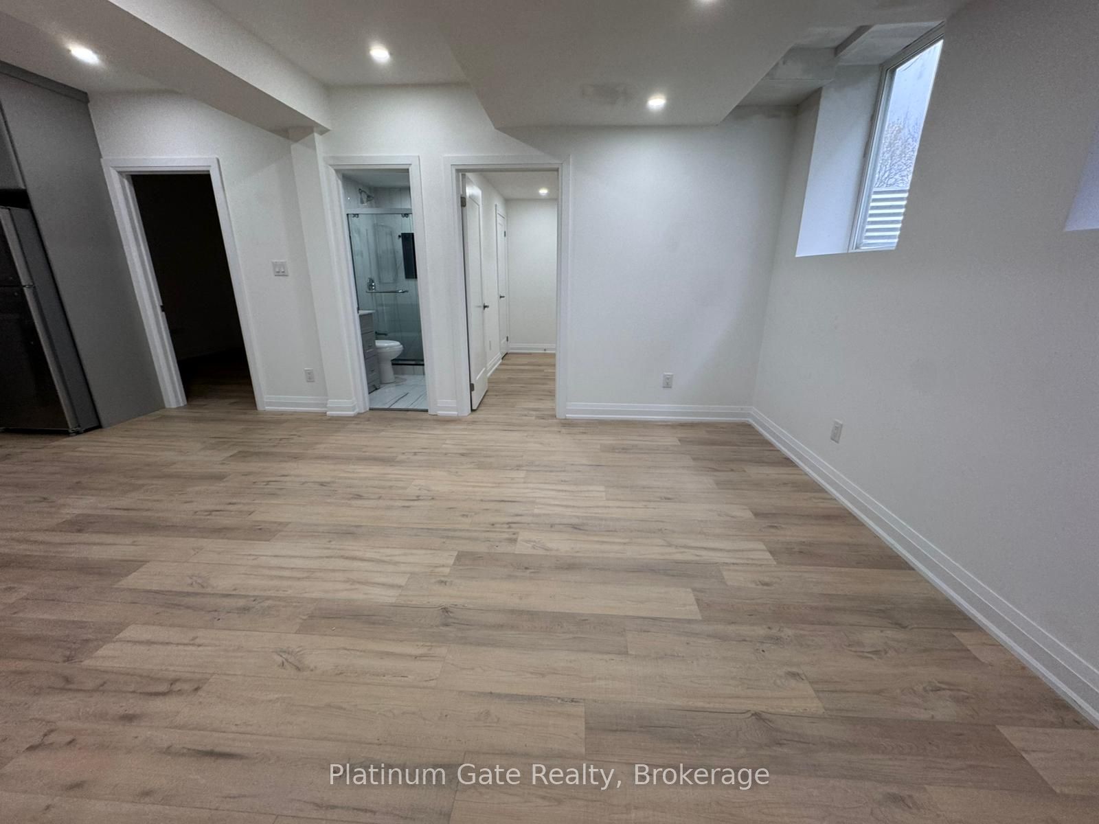 Photo 1 of 9 — 1433 Twilite Boulevard Lower, London North, ON N6G 5B6