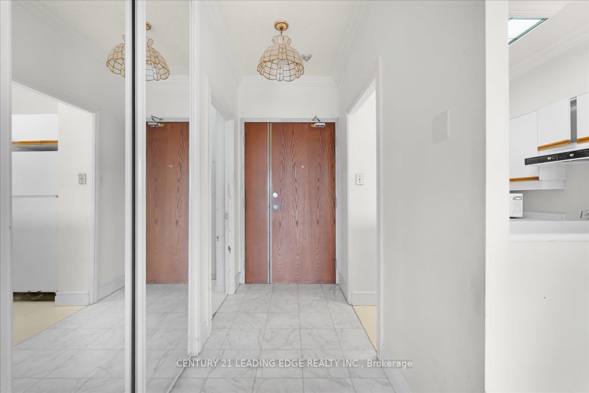 2511 Lakeshore Road W 719