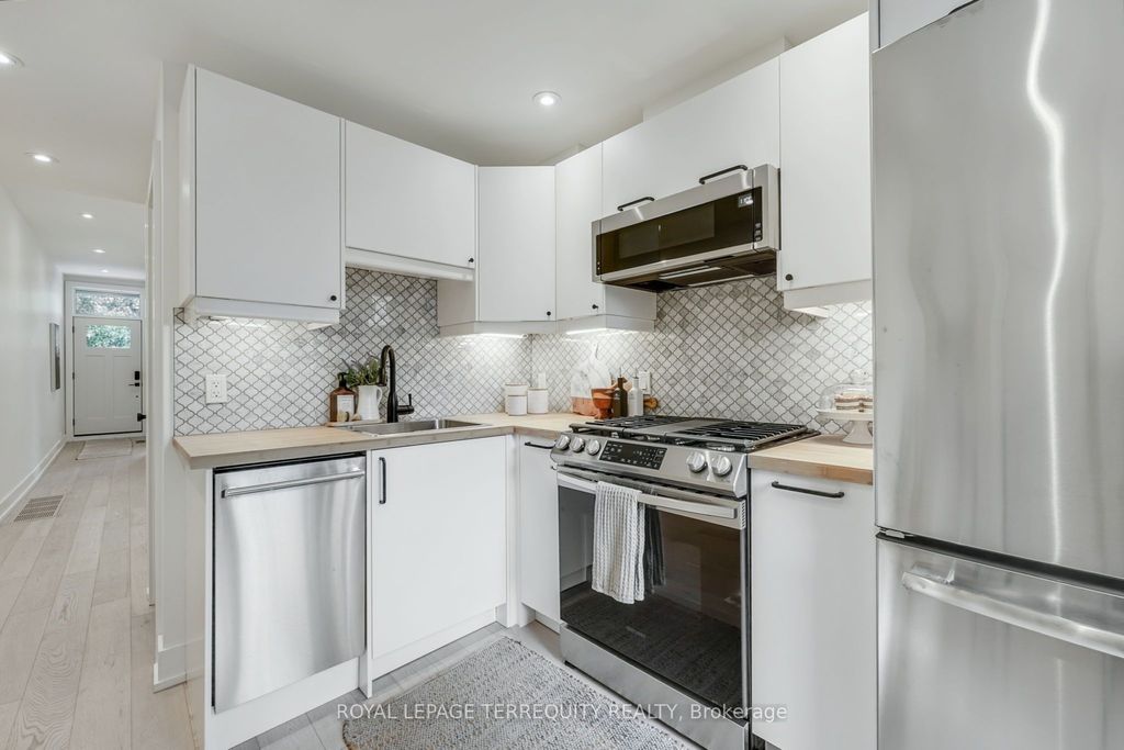 Photo of 2 Glasgow Street, Toronto, ON M5T 2B9 (MLS # C12407784)