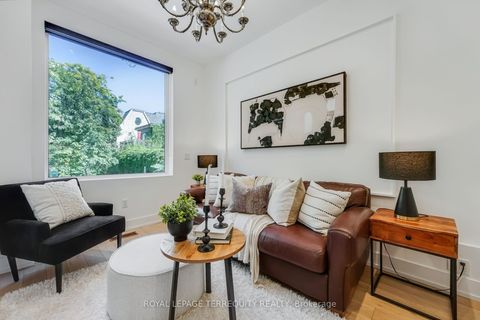 Photo of 2 Glasgow Street, Toronto, ON M5T 2B9 (MLS # C12407784)