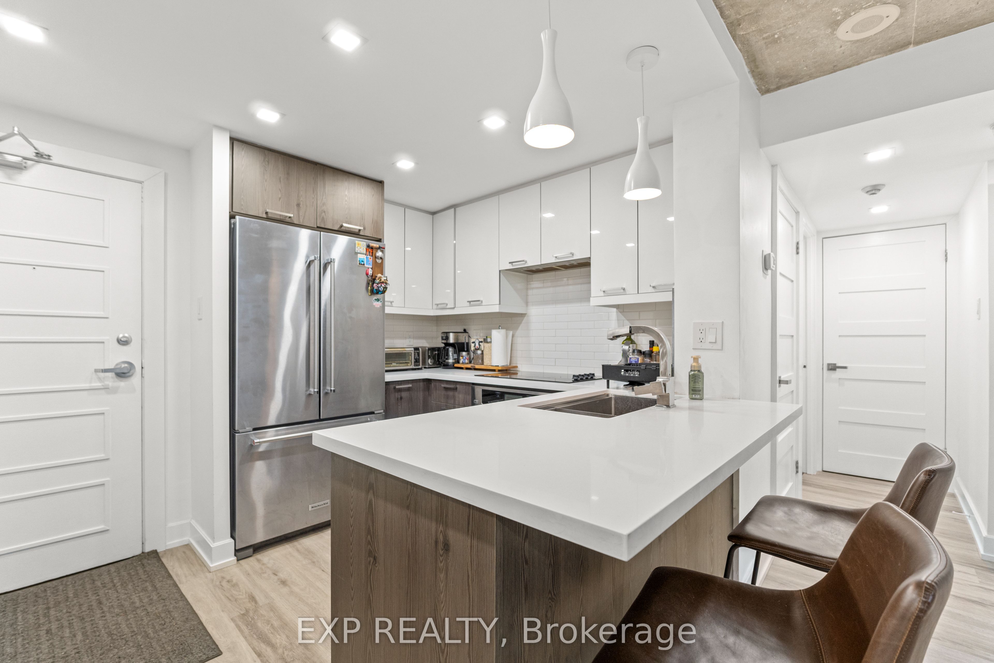 705 King Street W 1603