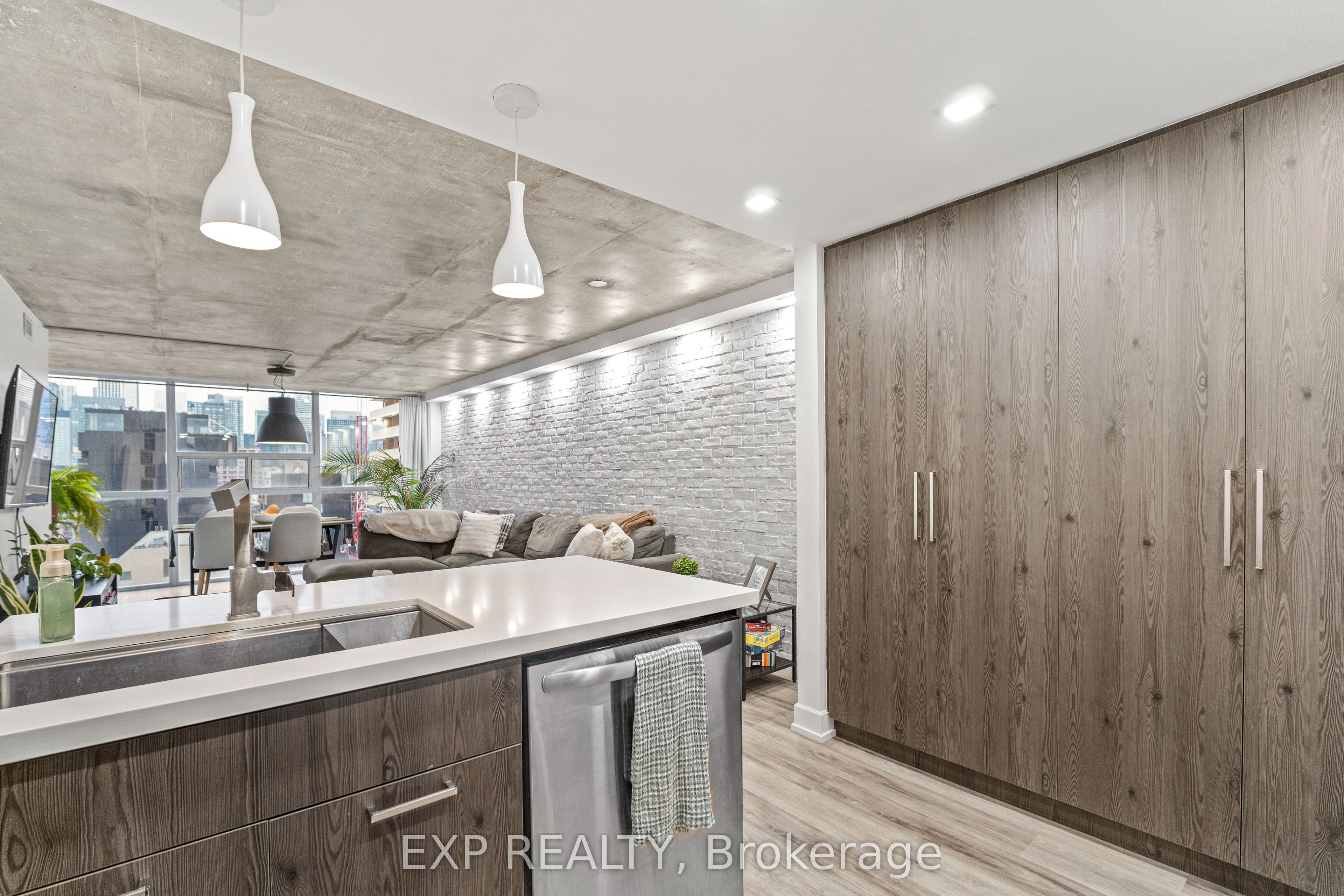 705 King Street W 1603