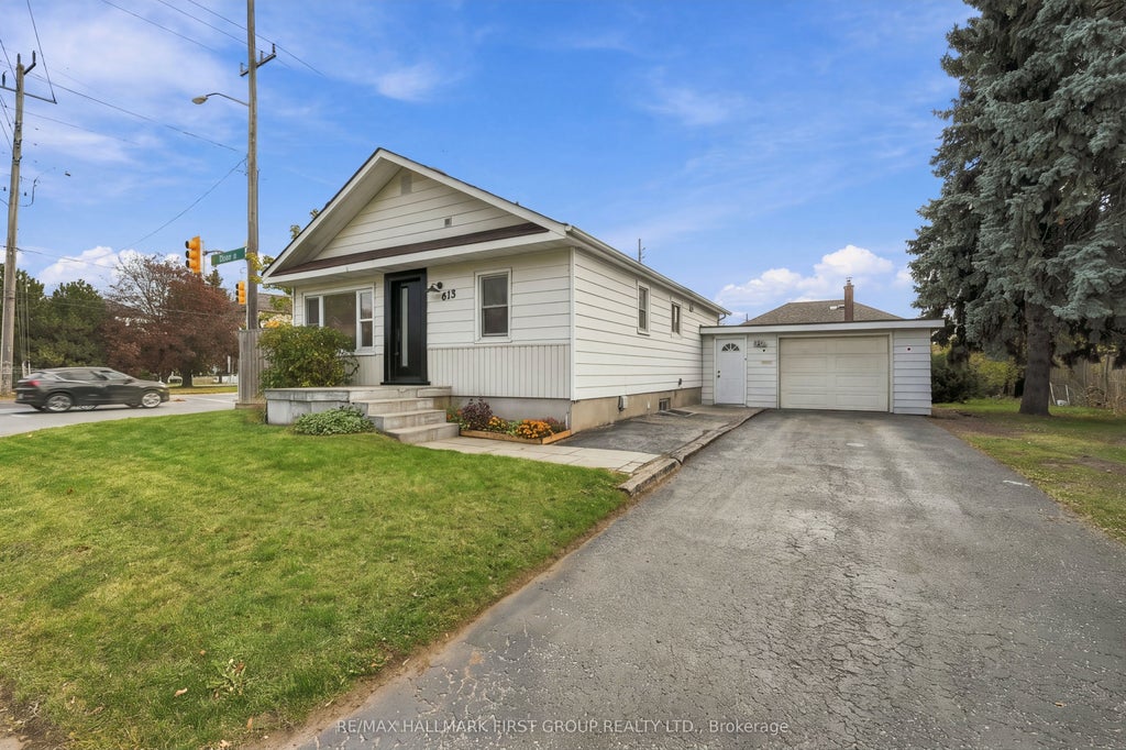 Photo of 613 Mary Street E, Whitby, ON L1N 2R2 (MLS # E14127020)