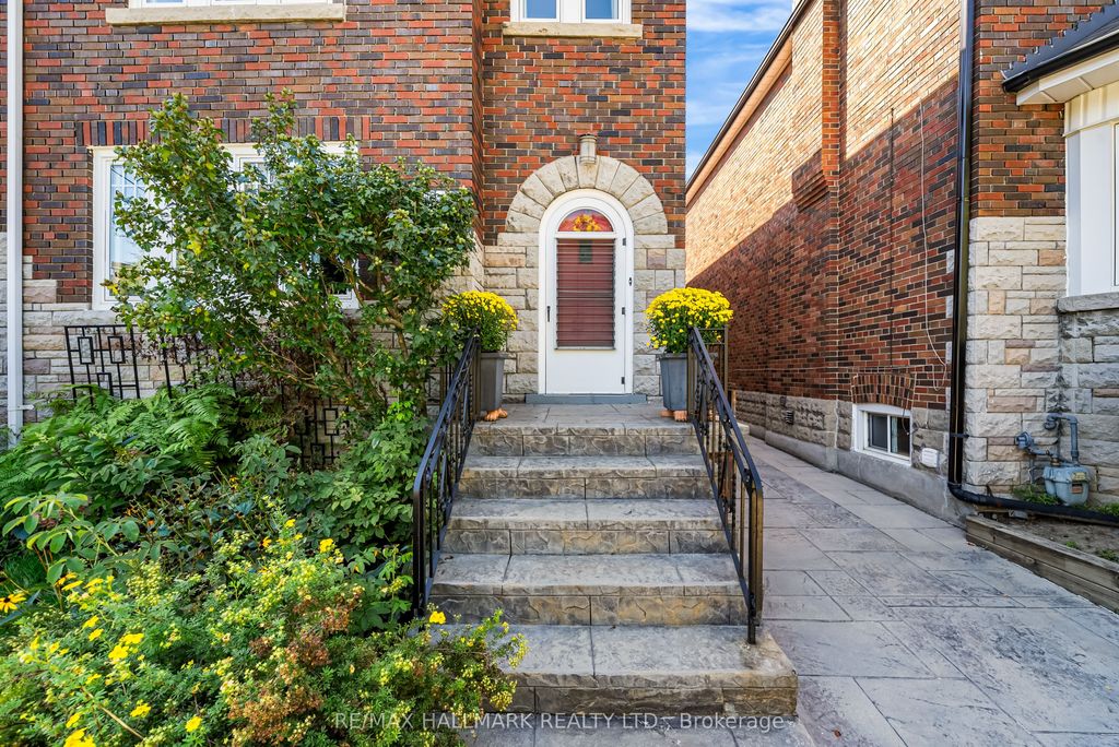 Photo of 814 Duplex Avenue, Toronto, ON M4R 1W7 (MLS # C13027466)