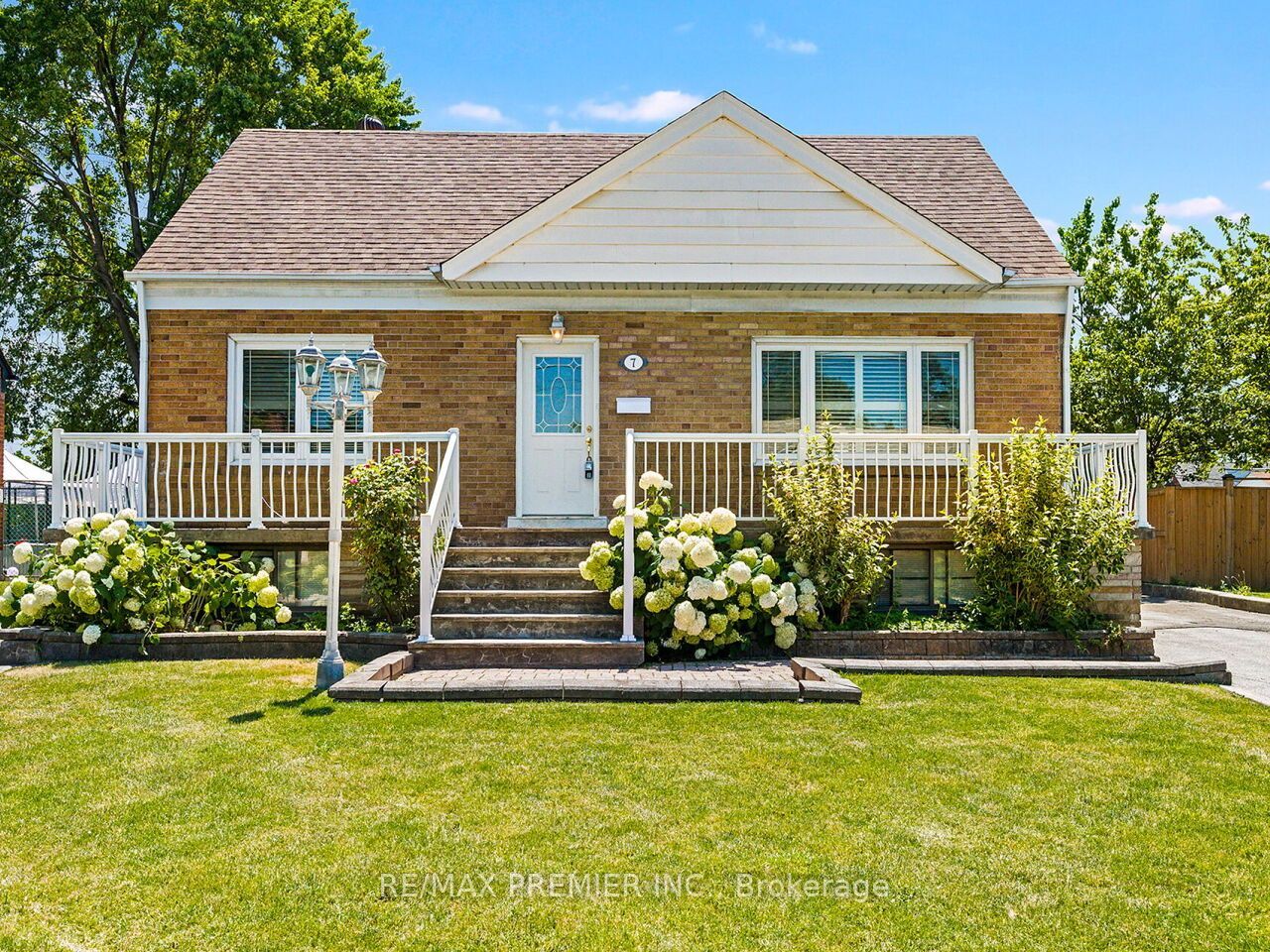 7 Mayall Avenue