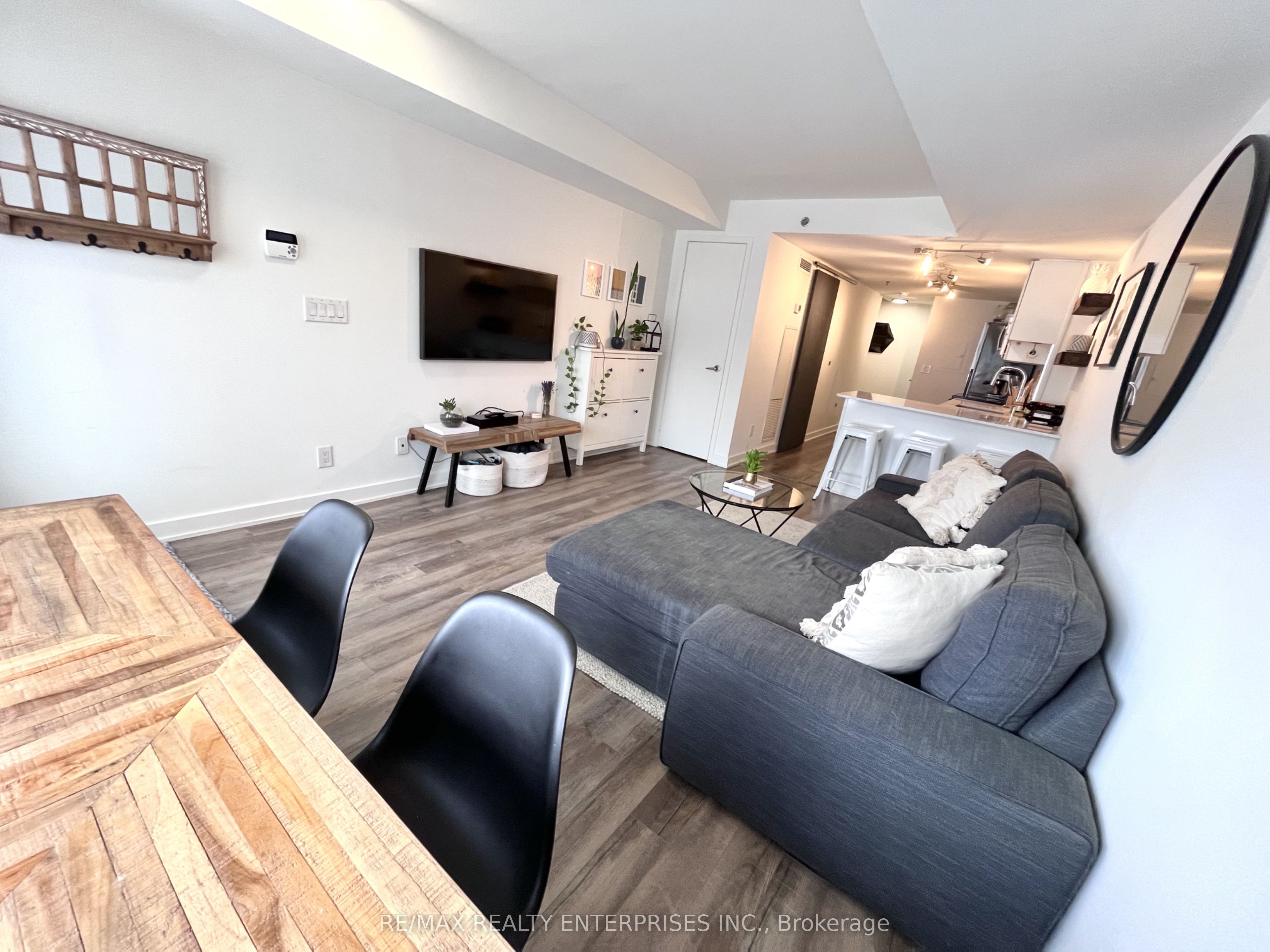 11 Superior Avenue TH1