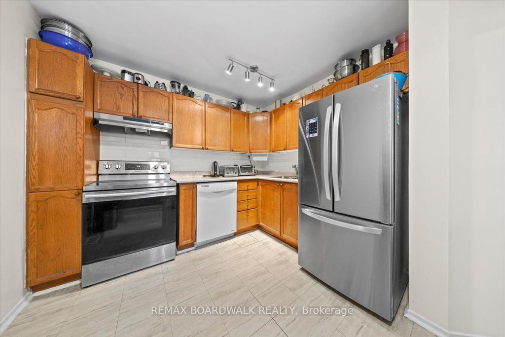 Photo of 1516 Briarfield Crescent, Orleans - Cumberland and Area, ON K4A 1W6 (MLS # X13076870)