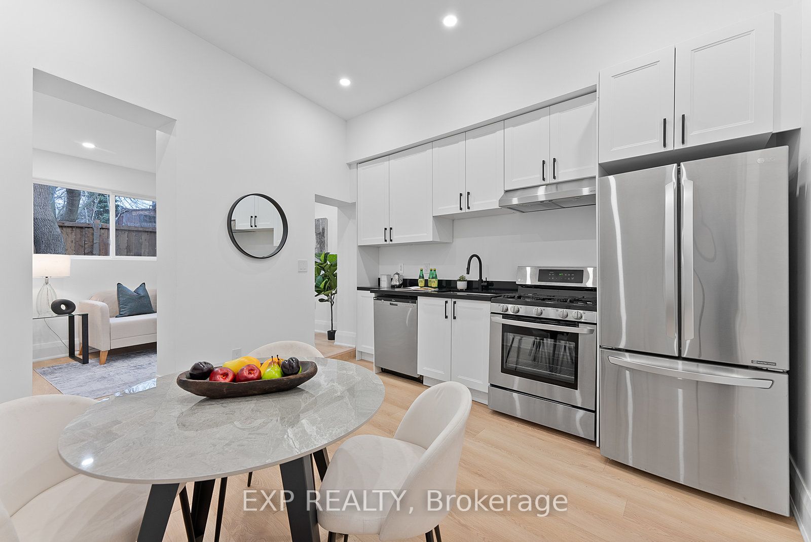 2555 Dundas Street W