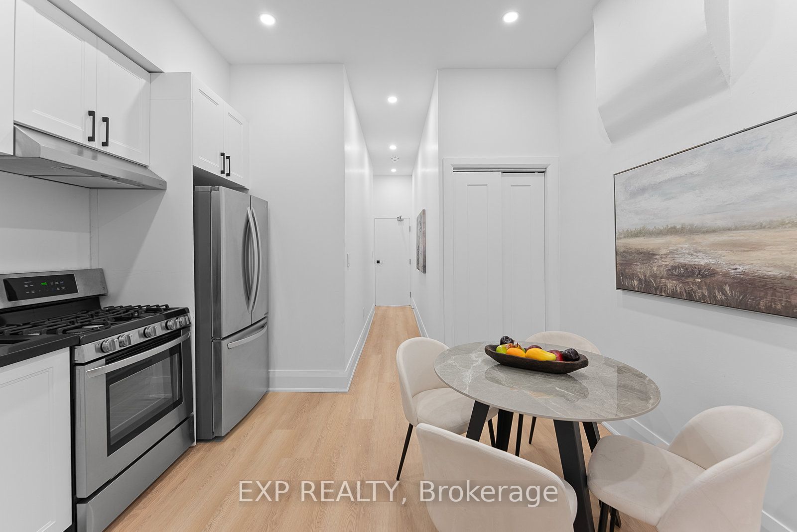 2555 Dundas Street W