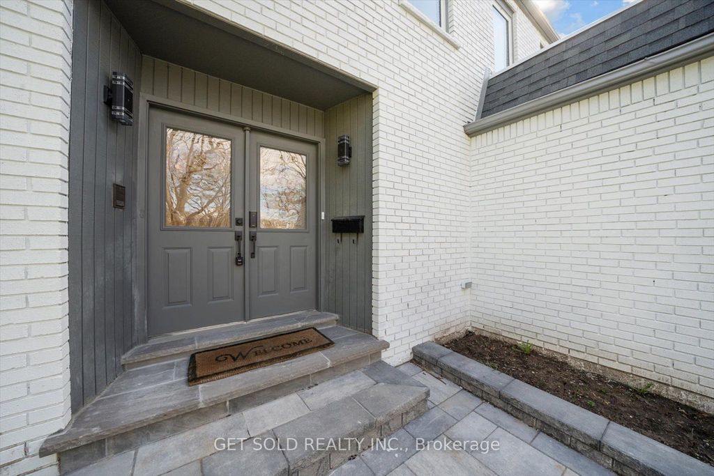 Photo of 1768 Sherwood Forrest Circle, Mississauga, ON L5K 2H6 (MLS # W13036578)