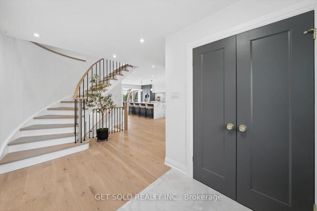 Photo of 1768 Sherwood Forrest Circle, Mississauga, ON L5K 2H6 (MLS # W13036578)