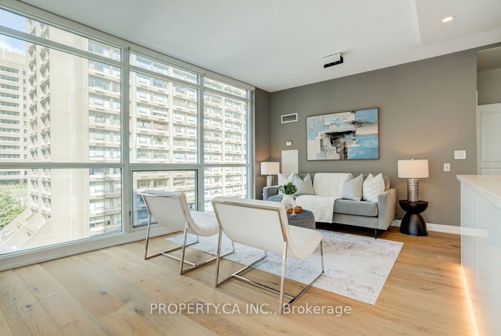 Photo of 1121 Bay Street #904, Toronto, ON M5S 3L9 (MLS # C13774920)