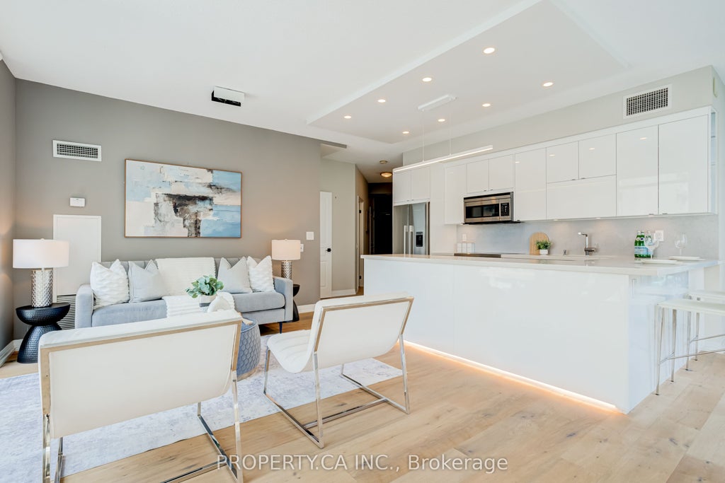 Photo of 1121 Bay Street #904, Toronto, ON M5S 3L9 (MLS # C13774920)
