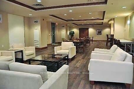 23 Oneida Crescent 801