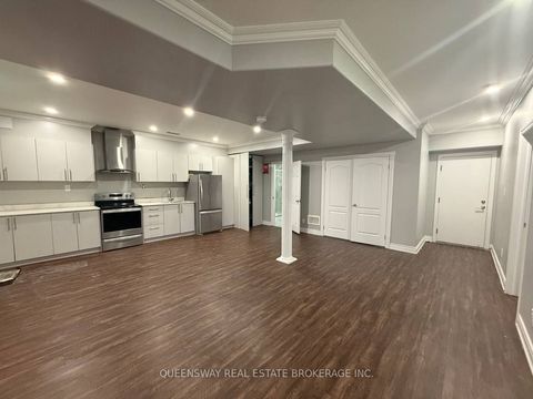 15 Perkins Drive E 2 Brampton ON L7A 3W2