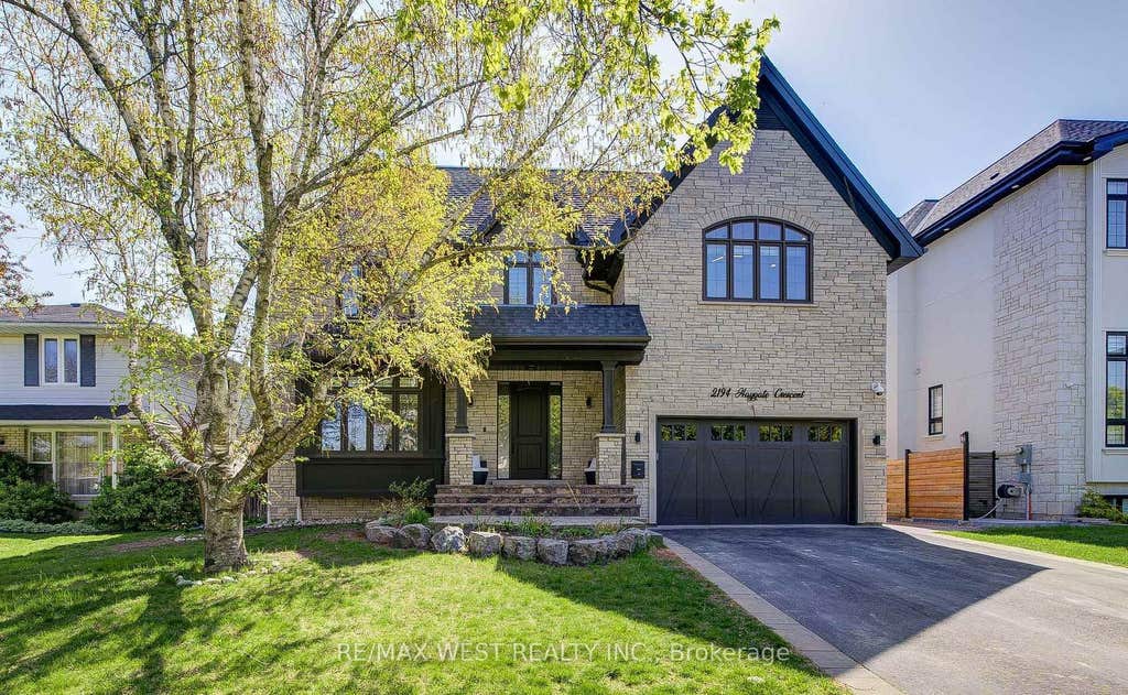 Photo of 2194 Haygate Crescent, Mississauga, ON L5K 1L5 (MLS # W13152118)