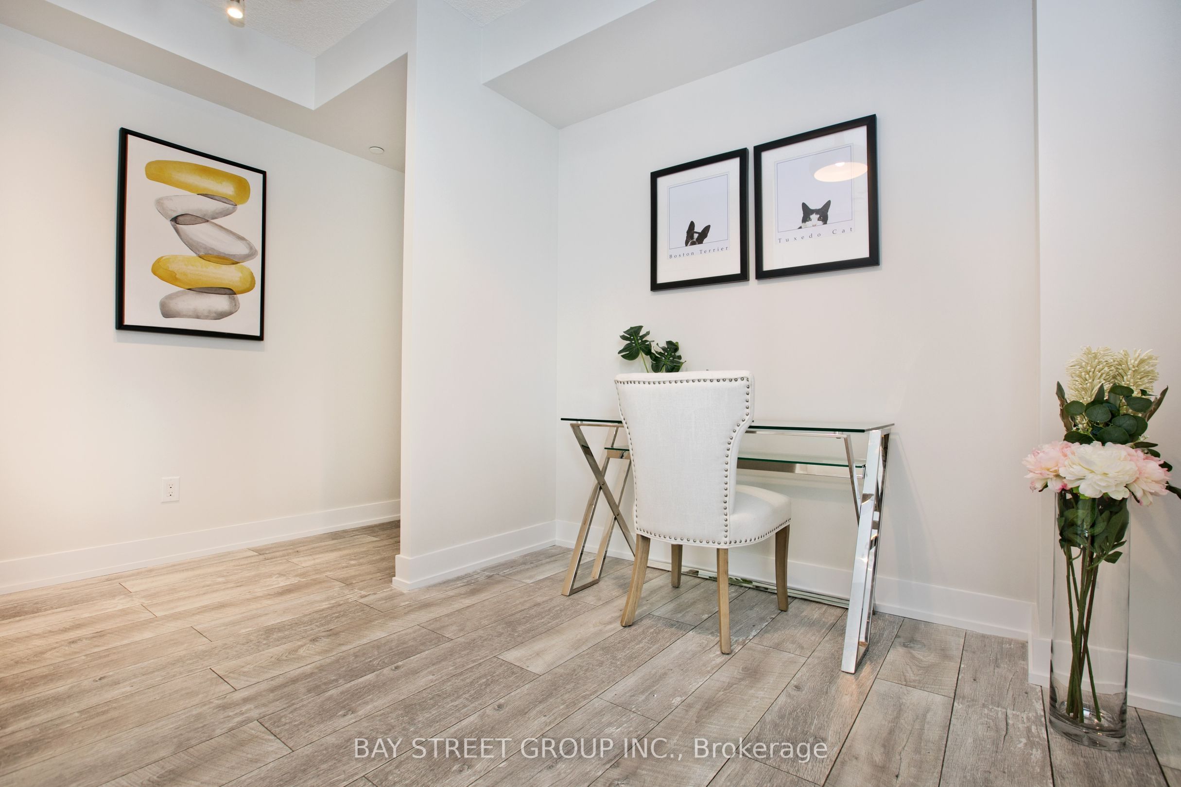 540 Bur Oak Avenue 528