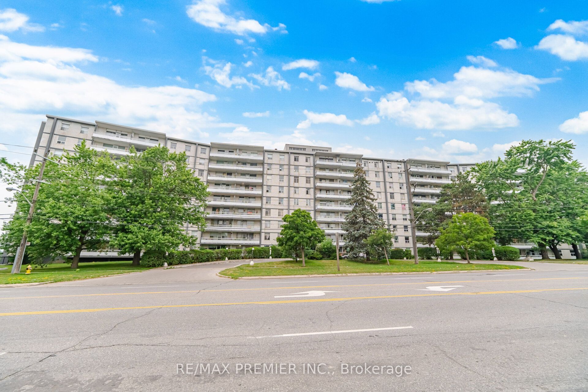 Photo 1 of 27 — 3460 Keele Street 107, Toronto, ON M3J 1L9