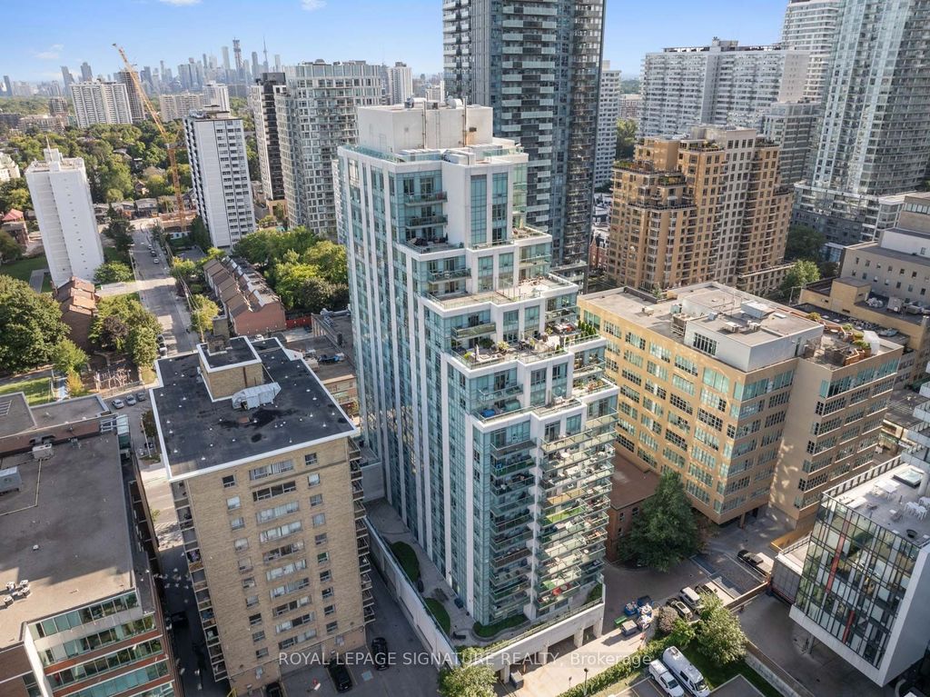 Photo of 212 Eglinton Avenue E #605, Toronto, ON M4P 0A3 (MLS # C12426463)