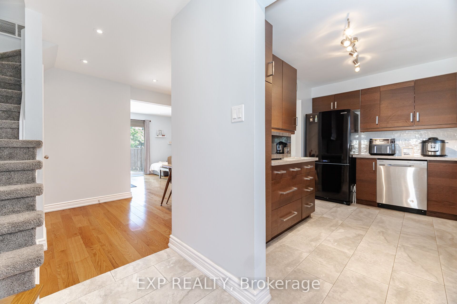 2779 Gananoque Drive 32