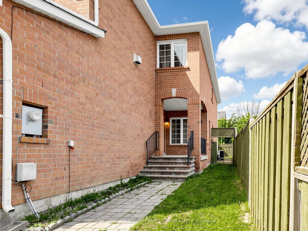Photo of 16 Nottingham Drive, Richmond Hill, ON L4S 1Z6 (MLS # N13109082)