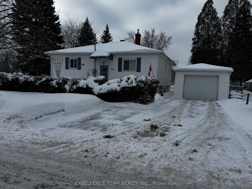 Photo of 1300 Gallinger Avenue, Cornwall, ON K6J 4T5 (MLS # X12750592)