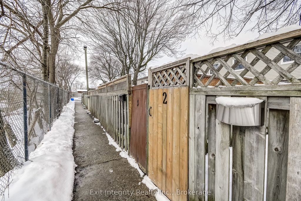 Photo of 80 Brooklyne Road #2, Cambridge, ON N1R 1C8 (MLS # X12827476)