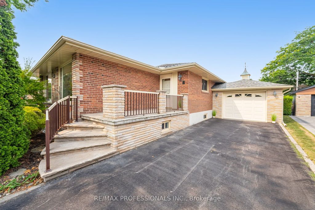 Photo of 6 Tapley Drive, Toronto, ON M9R 3P3 (MLS # W12347535)
