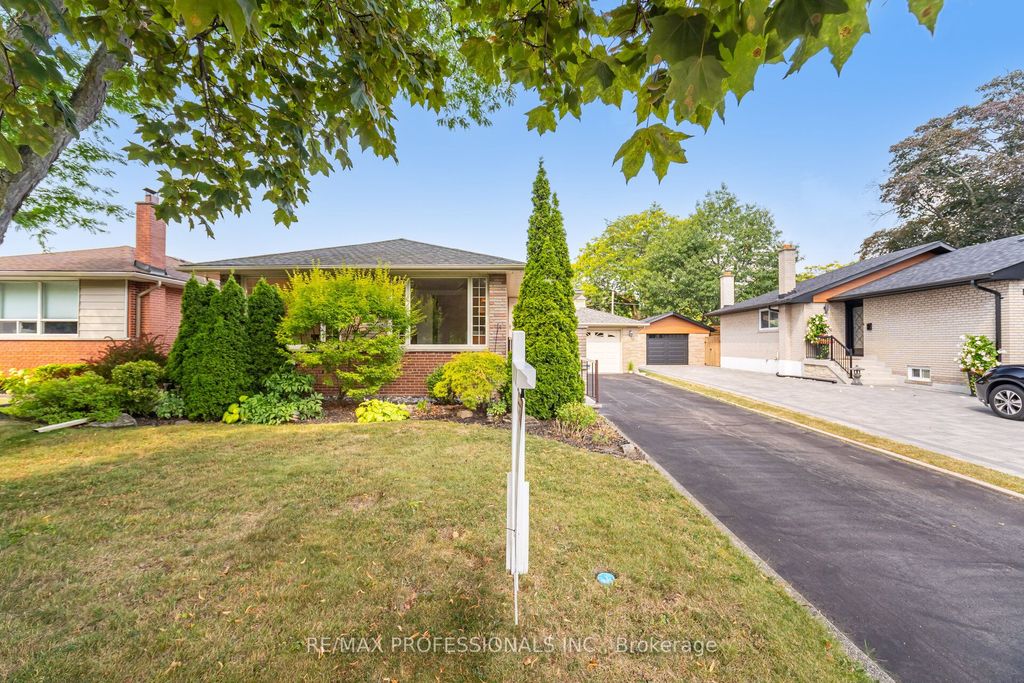 Photo of 6 Tapley Drive, Toronto, ON M9R 3P3 (MLS # W12347535)