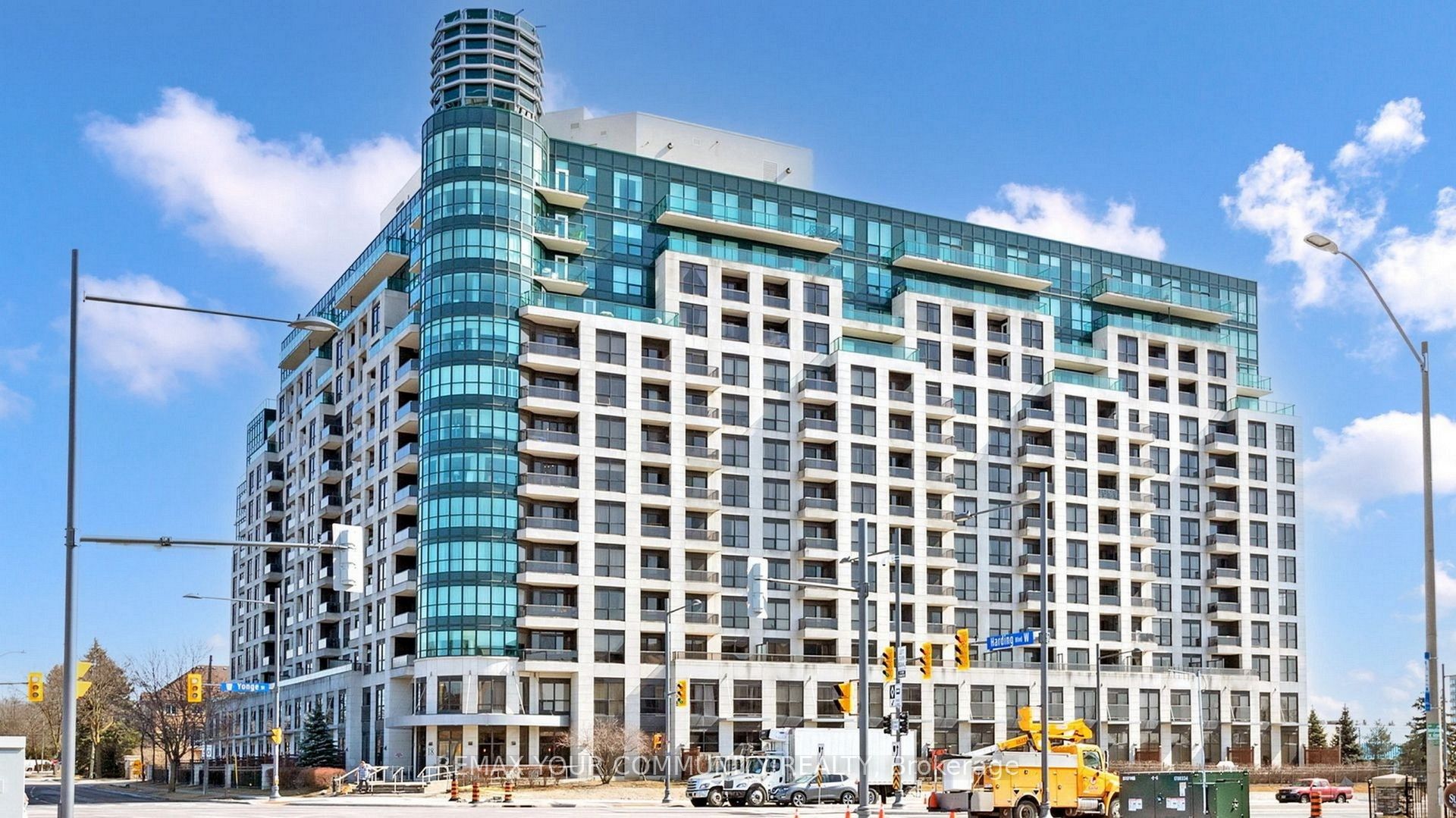 18 Harding Boulevard 323