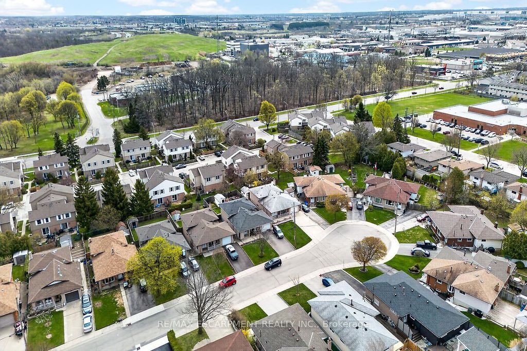 Photo of 35 Rangeview Court, Hamilton, ON L8W 1J5 (MLS # X13041058)