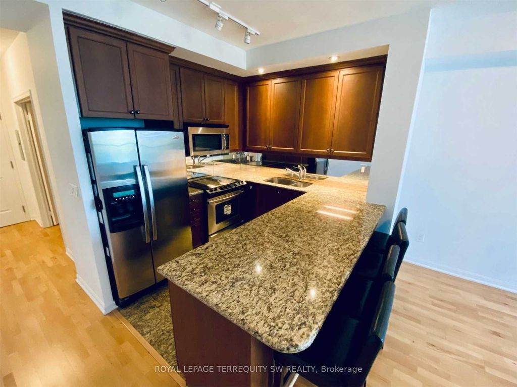 Photo of 628 Fleet Street #405, Toronto, ON M5V 1A8 (MLS # C13017732)