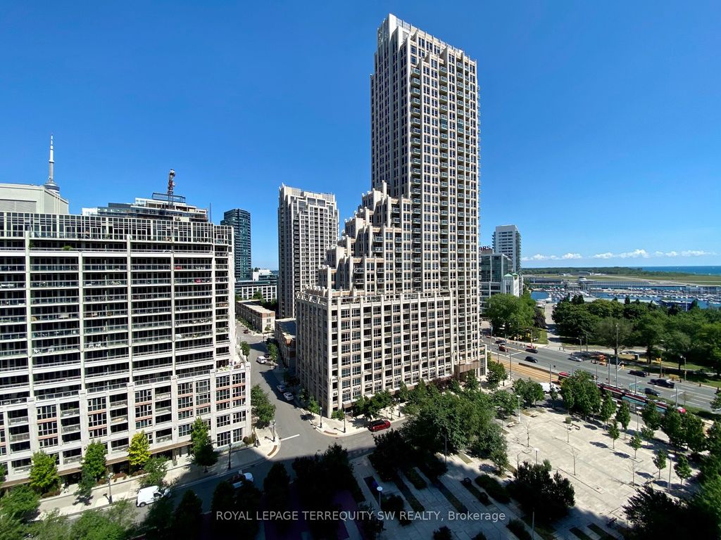 Photo of 628 Fleet Street #405, Toronto, ON M5V 1A8 (MLS # C13017732)