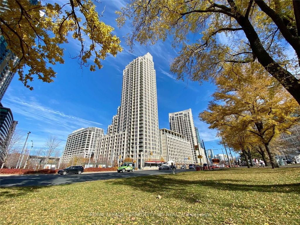 Photo of 628 Fleet Street #405, Toronto, ON M5V 1A8 (MLS # C13017732)