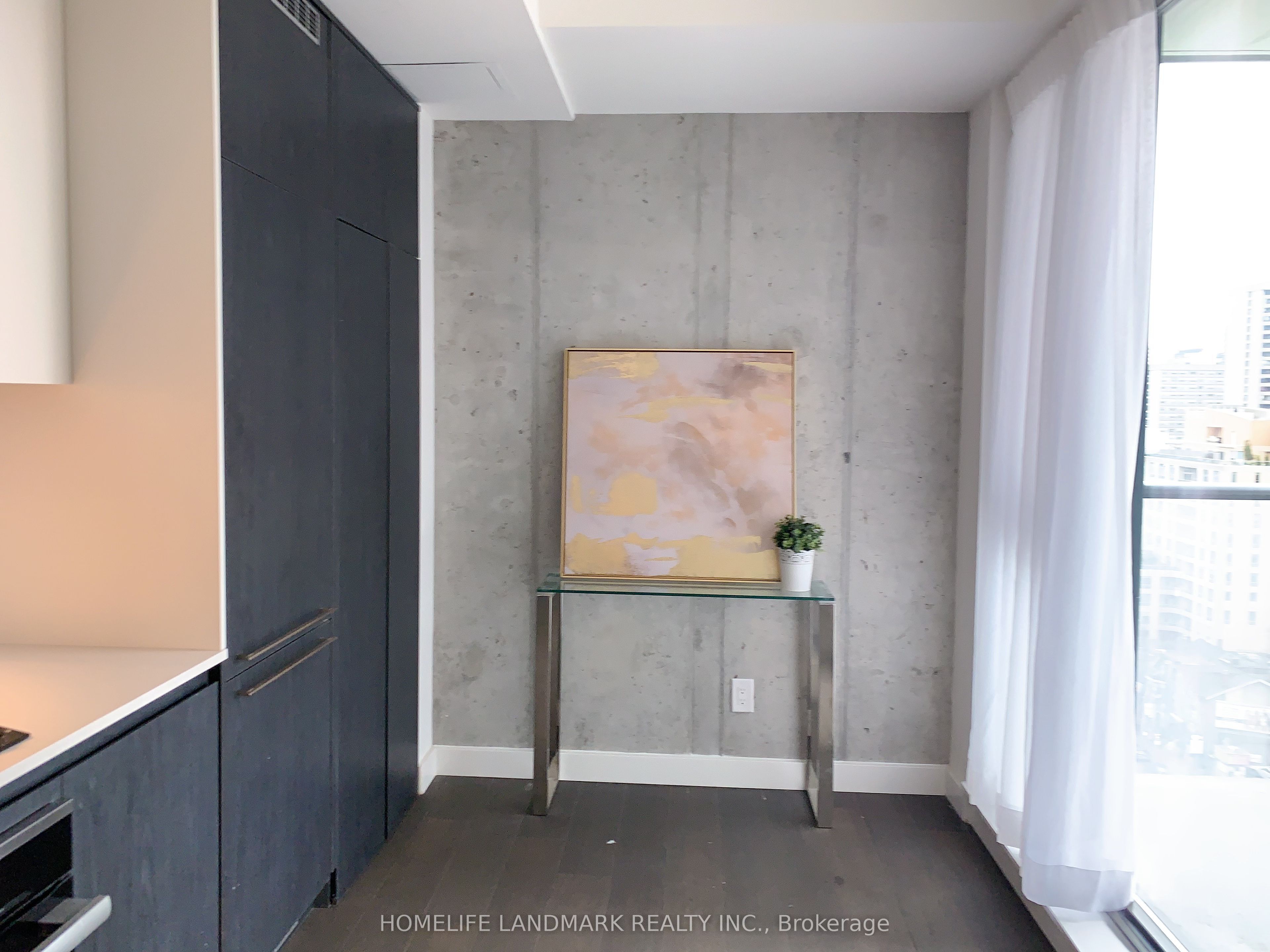 81 Wellesley Street E 1304