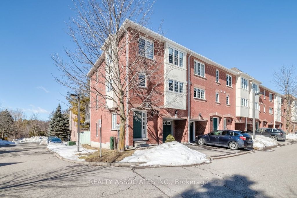 Photo of 40 Sandlewood Court, Aurora, ON L4G 7M9 (MLS # N12773562)