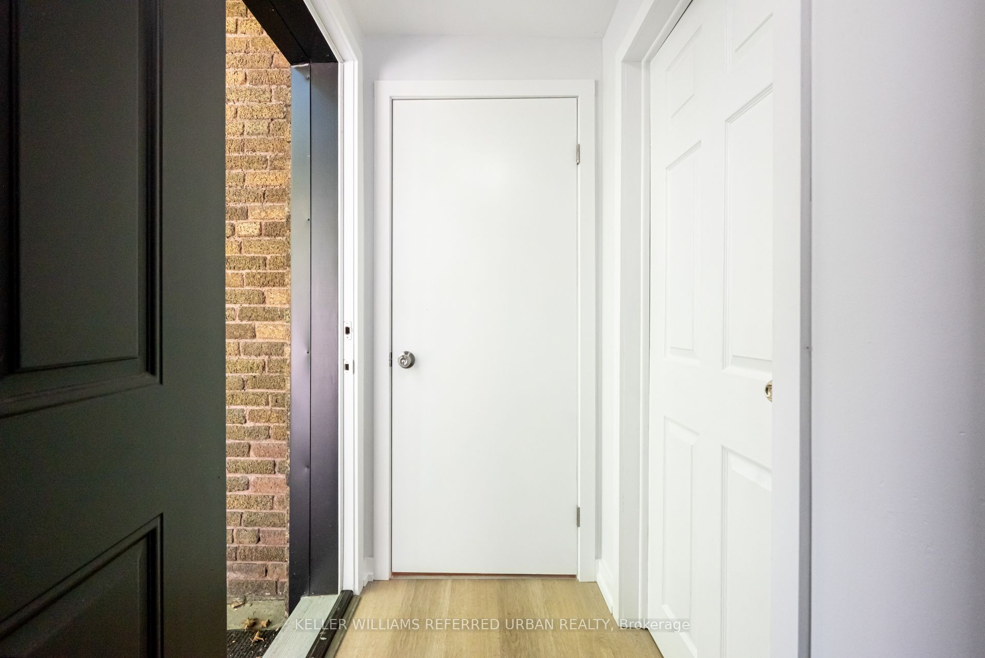 2556 Lake Shore Boulevard W Lower