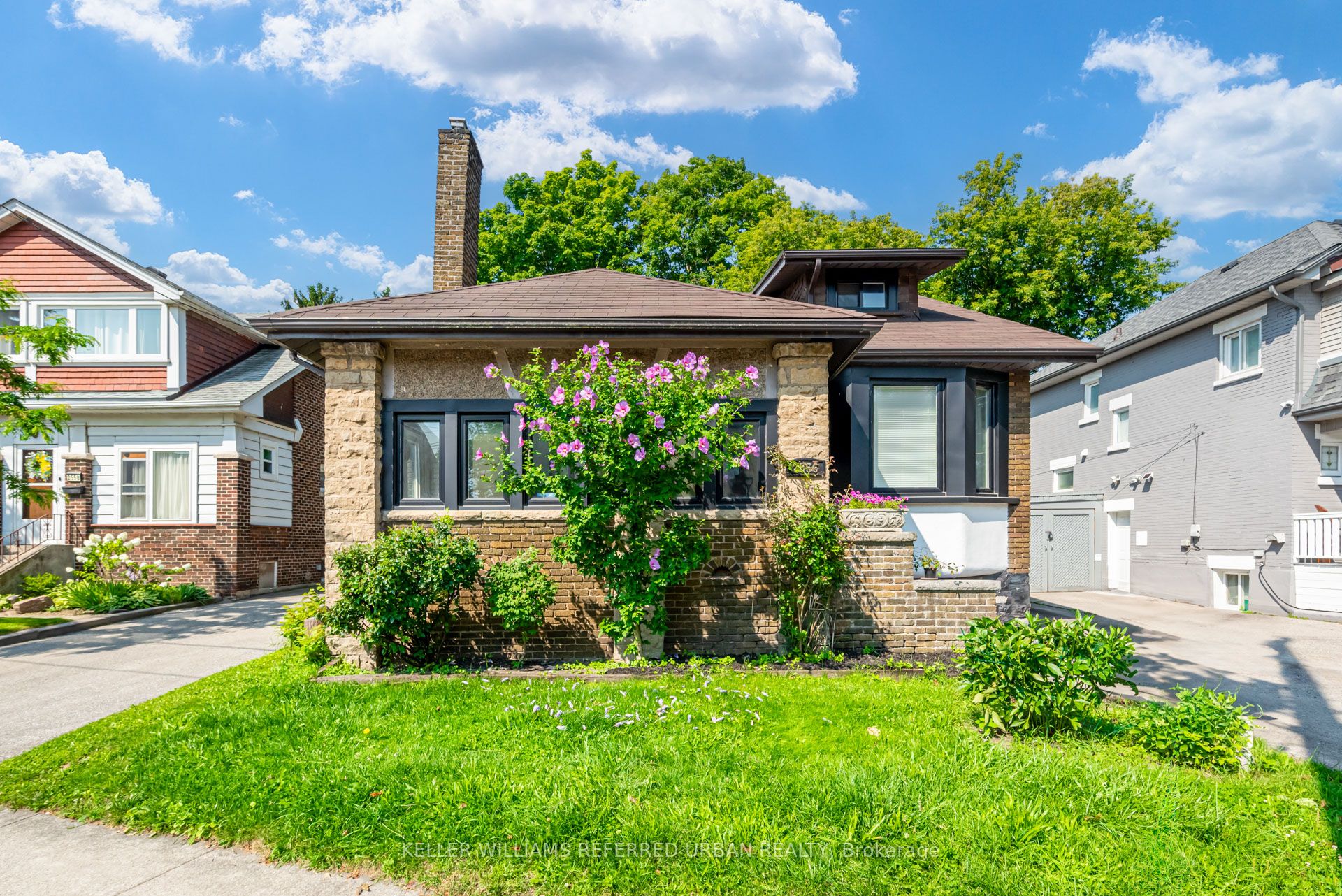 2556 Lake Shore Boulevard W Lower